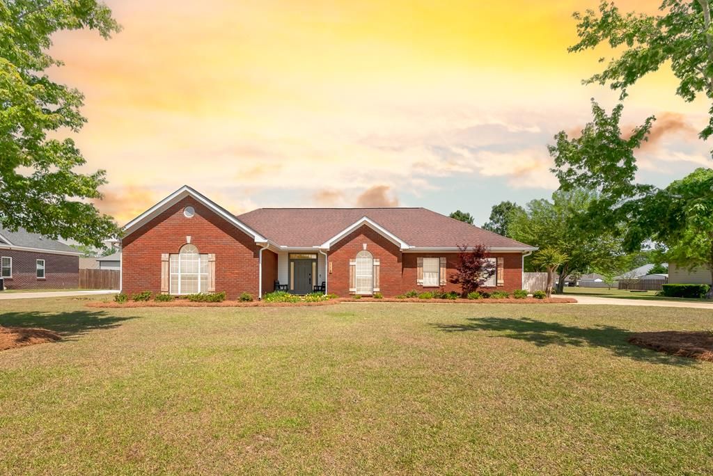 118 Huntington Dr, Headland, AL 36345
