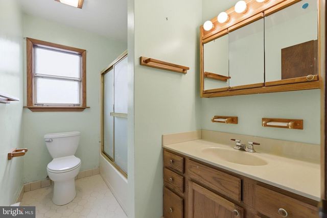 10 ALBERTS AVE, Sicklerville, NJ 08081