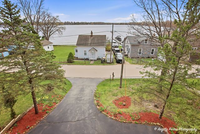 23278 W Lake Shore Drive, Antioch, IL 60002