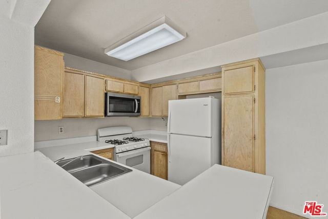 21302 Nandina Lane 202, Newhall, CA 91321