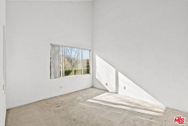 21302 Nandina Lane 202, Newhall, CA 91321