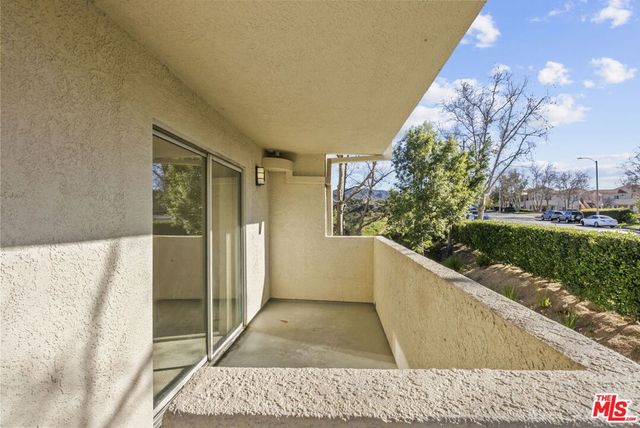 21302 Nandina Lane 202, Newhall, CA 91321