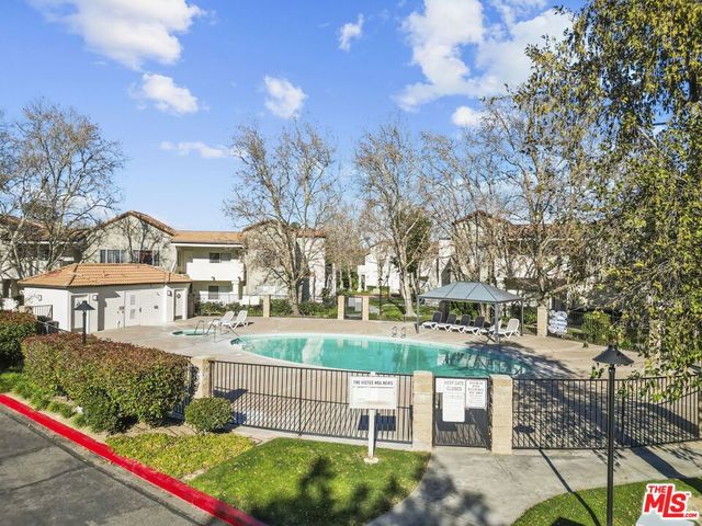 21302 Nandina Lane 202, Newhall, CA 91321