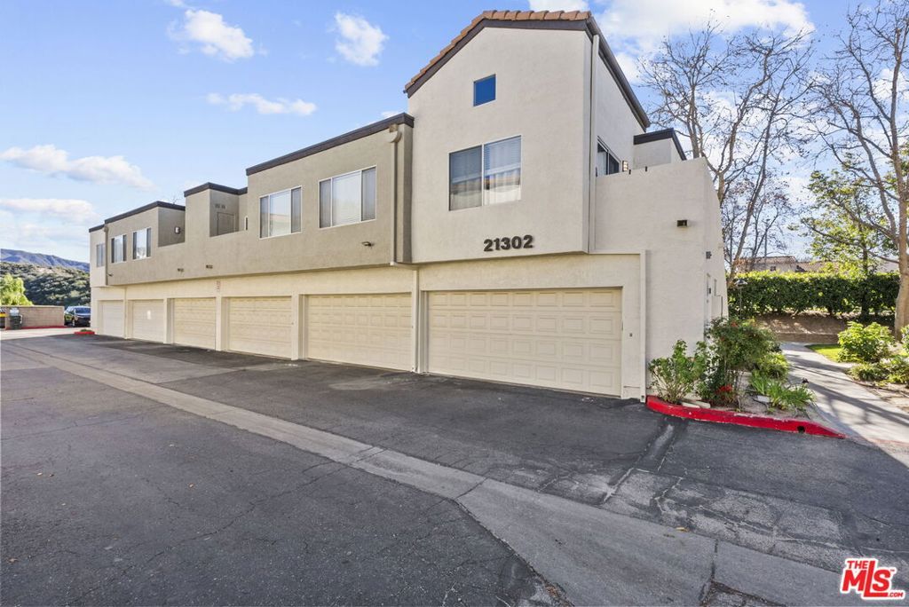 21302 Nandina Lane 202, Newhall, CA 91321
