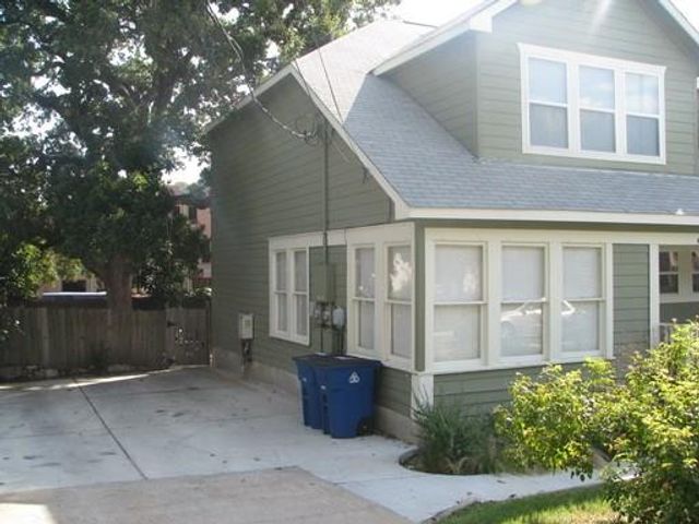 907 W 30th ST B, Austin, TX 78705