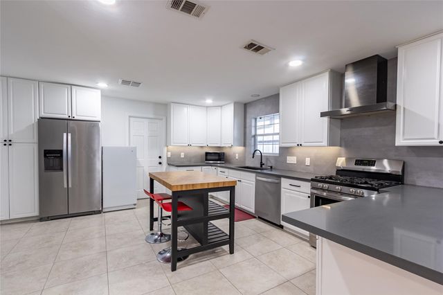 1230 Wisterwood Drive, Houston, TX 77043