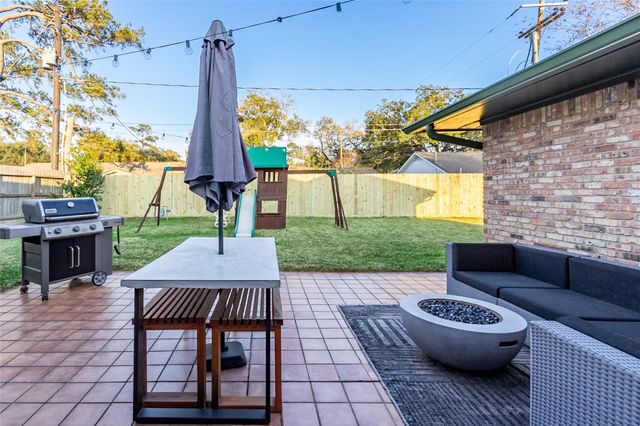 1230 Wisterwood Drive, Houston, TX 77043