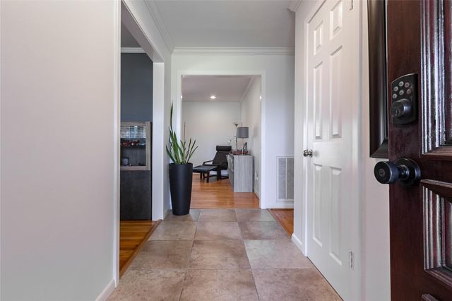 1230 Wisterwood Drive, Houston, TX 77043