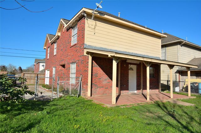 8904 Ledge Street, Houston, TX 77075