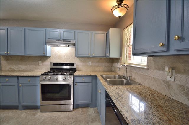 8904 Ledge Street, Houston, TX 77075