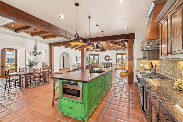 2525 Date Palm Court, Vista, CA 92084