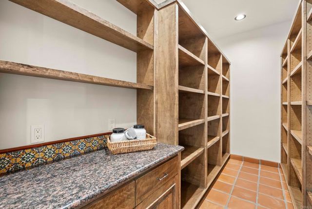 2525 Date Palm Court, Vista, CA 92084