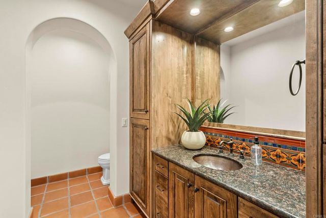 2525 Date Palm Court, Vista, CA 92084