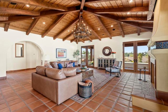 2525 Date Palm Court, Vista, CA 92084