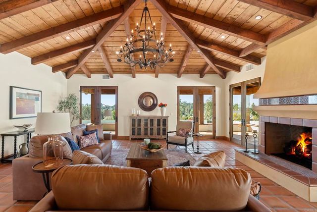 2525 Date Palm Court, Vista, CA 92084
