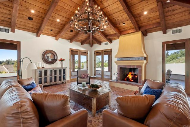 2525 Date Palm Court, Vista, CA 92084
