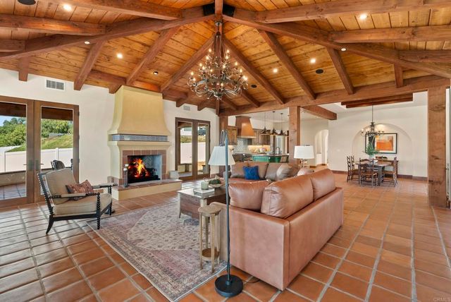 2525 Date Palm Court, Vista, CA 92084