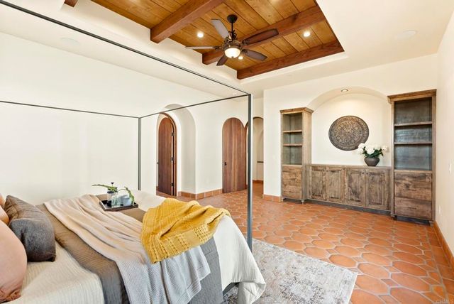 2525 Date Palm Court, Vista, CA 92084