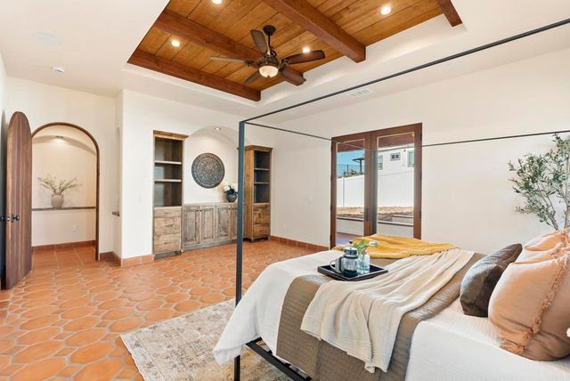 2525 Date Palm Court, Vista, CA 92084