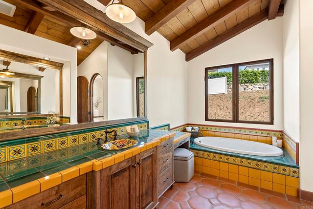 2525 Date Palm Court, Vista, CA 92084