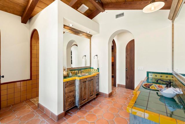 2525 Date Palm Court, Vista, CA 92084