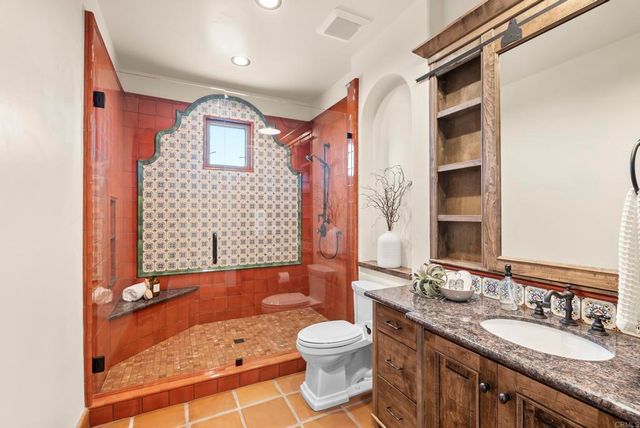 2525 Date Palm Court, Vista, CA 92084