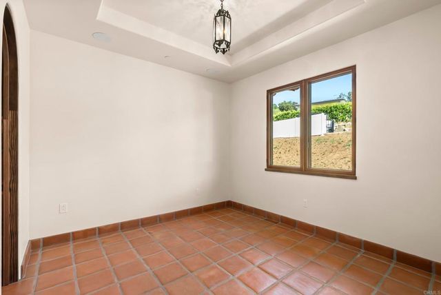 2525 Date Palm Court, Vista, CA 92084
