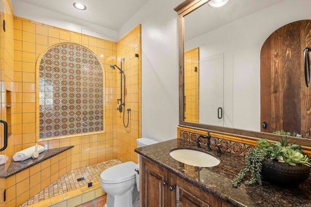 2525 Date Palm Court, Vista, CA 92084