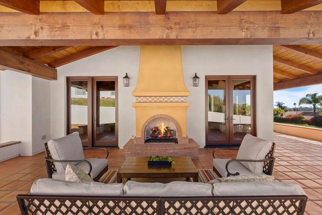 2525 Date Palm Court, Vista, CA 92084