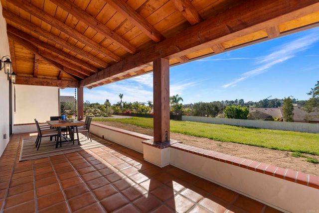 2525 Date Palm Court, Vista, CA 92084