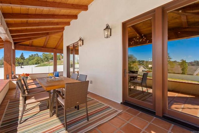 2525 Date Palm Court, Vista, CA 92084