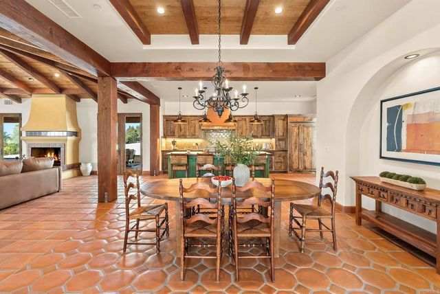 2525 Date Palm Court, Vista, CA 92084