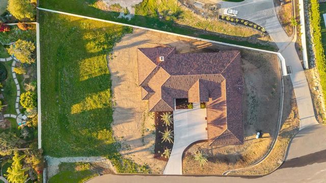 2525 Date Palm Court, Vista, CA 92084
