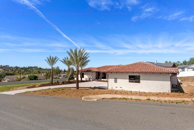 2525 Date Palm Court, Vista, CA 92084