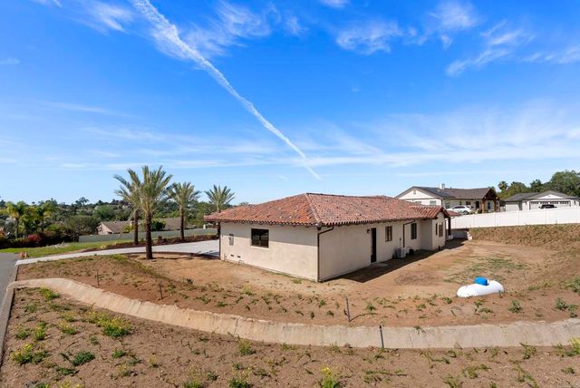 2525 Date Palm Court, Vista, CA 92084
