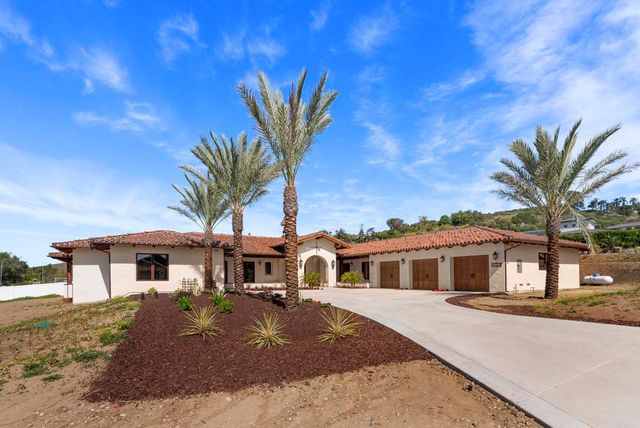 2525 Date Palm Court, Vista, CA 92084