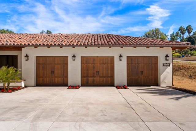 2525 Date Palm Court, Vista, CA 92084