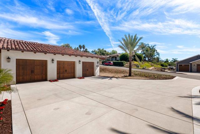 2525 Date Palm Court, Vista, CA 92084