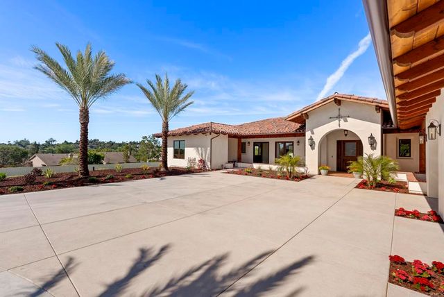 2525 Date Palm Court, Vista, CA 92084