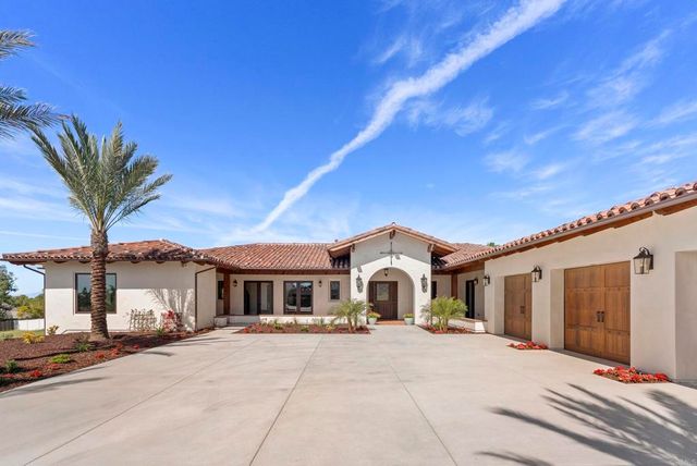 2525 Date Palm Court, Vista, CA 92084