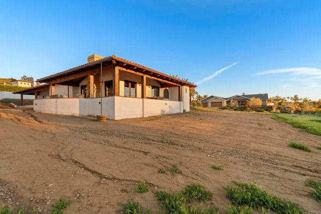 2525 Date Palm Court, Vista, CA 92084