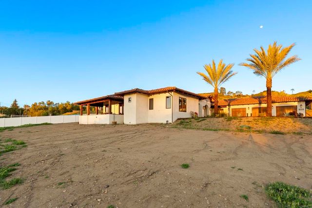 2525 Date Palm Court, Vista, CA 92084