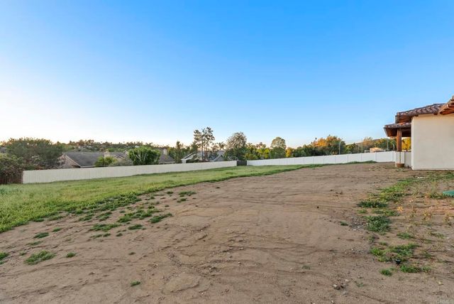 2525 Date Palm Court, Vista, CA 92084