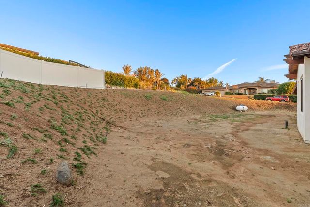 2525 Date Palm Court, Vista, CA 92084