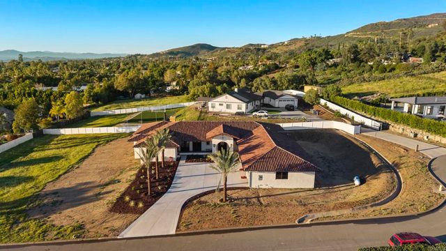 2525 Date Palm Court, Vista, CA 92084