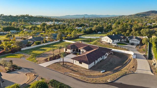 2525 Date Palm Court, Vista, CA 92084