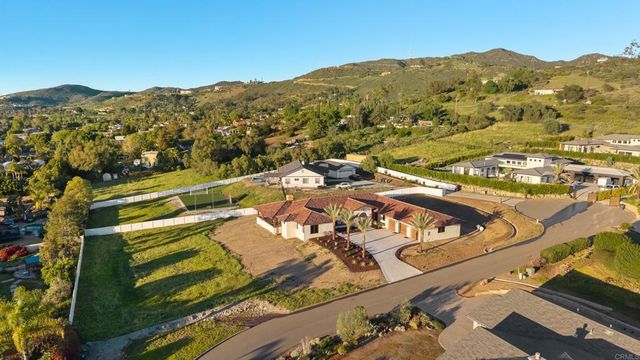 2525 Date Palm Court, Vista, CA 92084