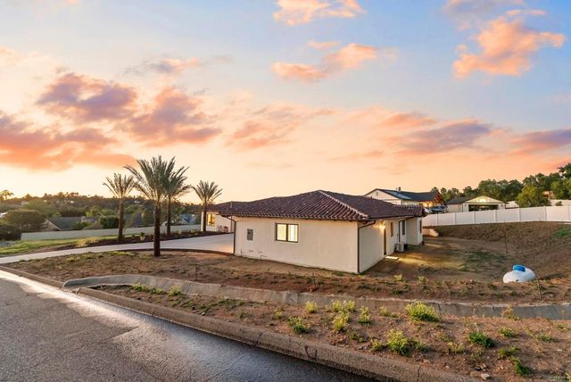 2525 Date Palm Court, Vista, CA 92084