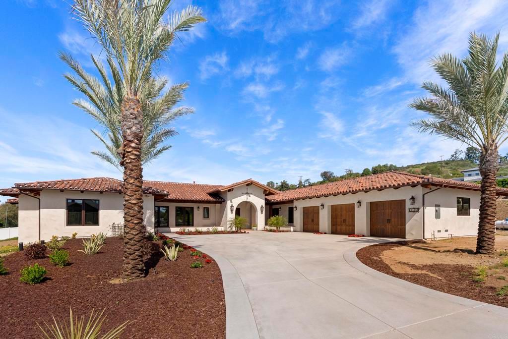 2525 Date Palm Court, Vista, CA 92084
