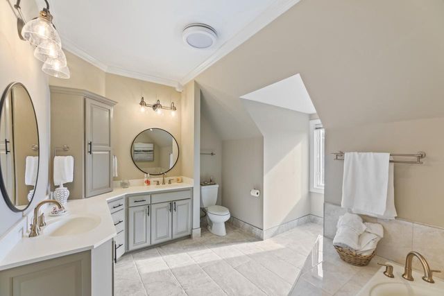 19930 Keswick COURT, Brookfield, WI 53045